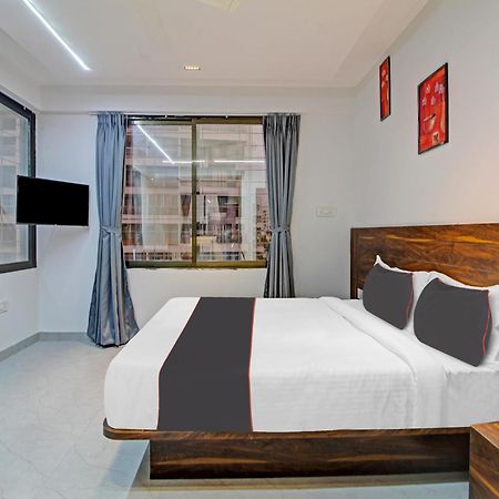 Collection O Crystal Hotel Pimpri-Chinchwad Exterior photo