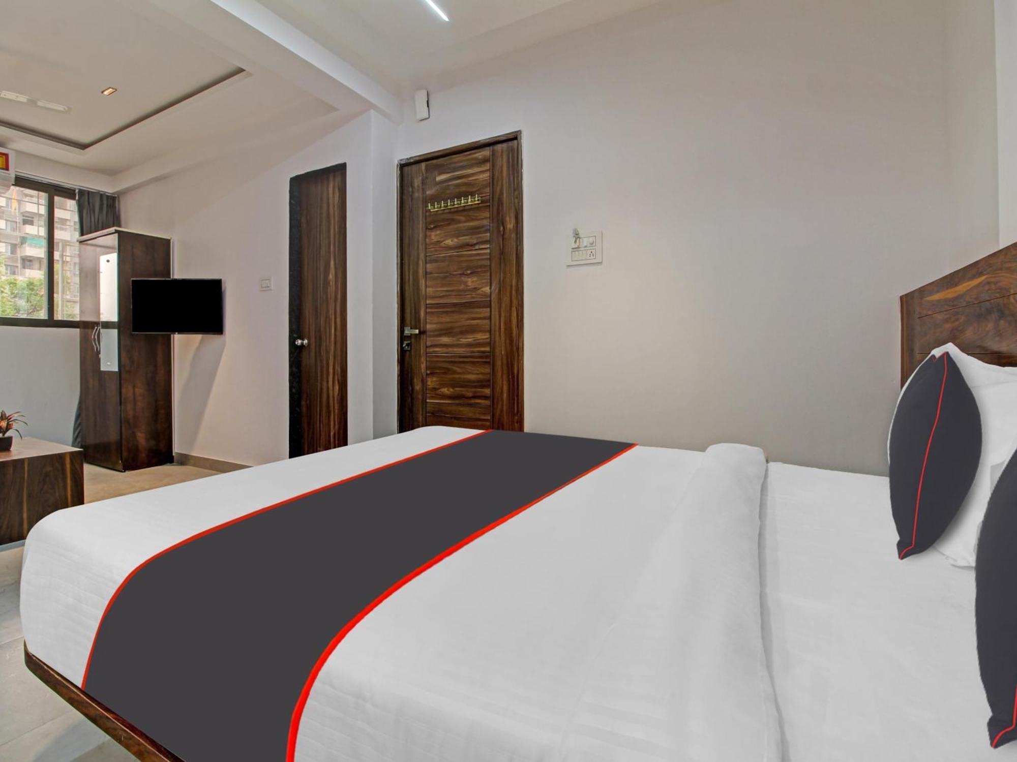 Collection O Crystal Hotel Pimpri-Chinchwad Exterior photo