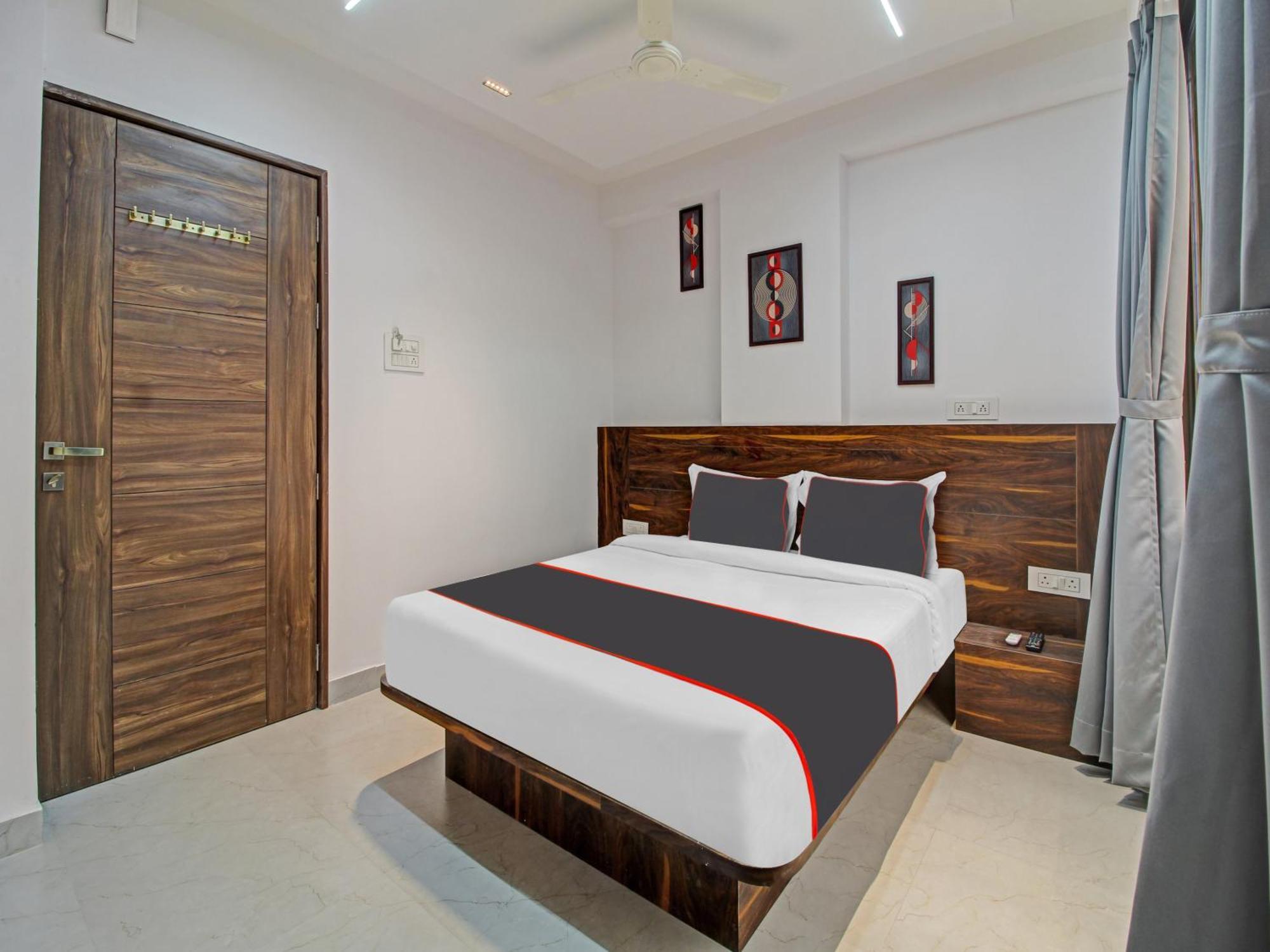 Collection O Crystal Hotel Pimpri-Chinchwad Exterior photo