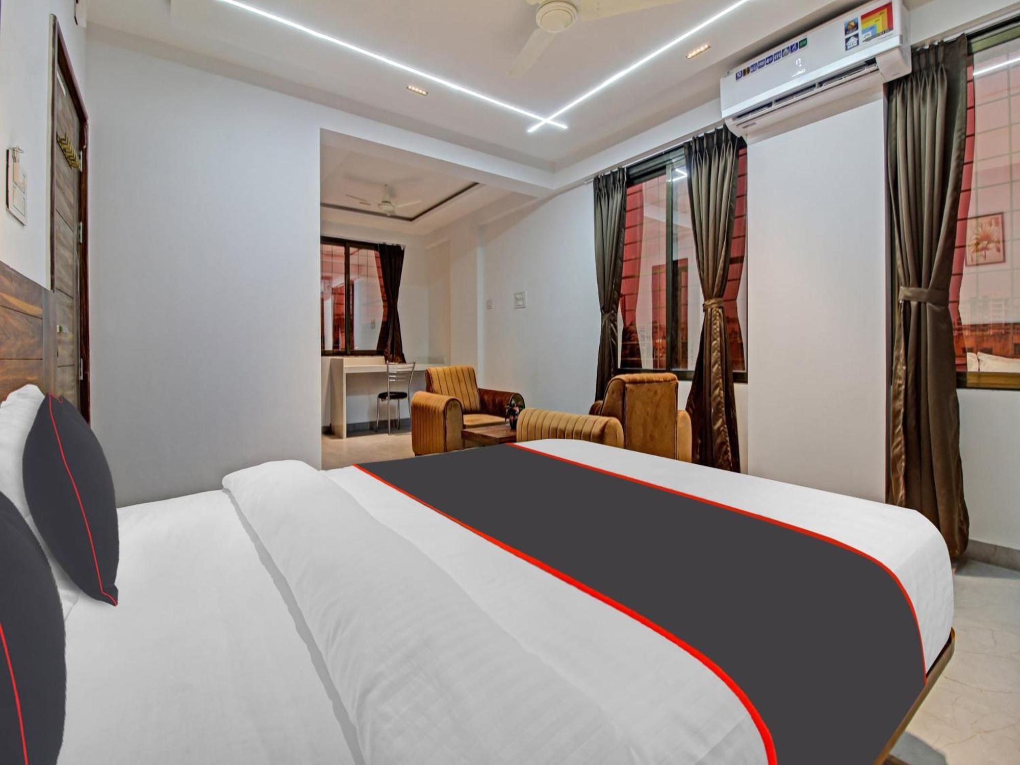 Collection O Crystal Hotel Pimpri-Chinchwad Exterior photo