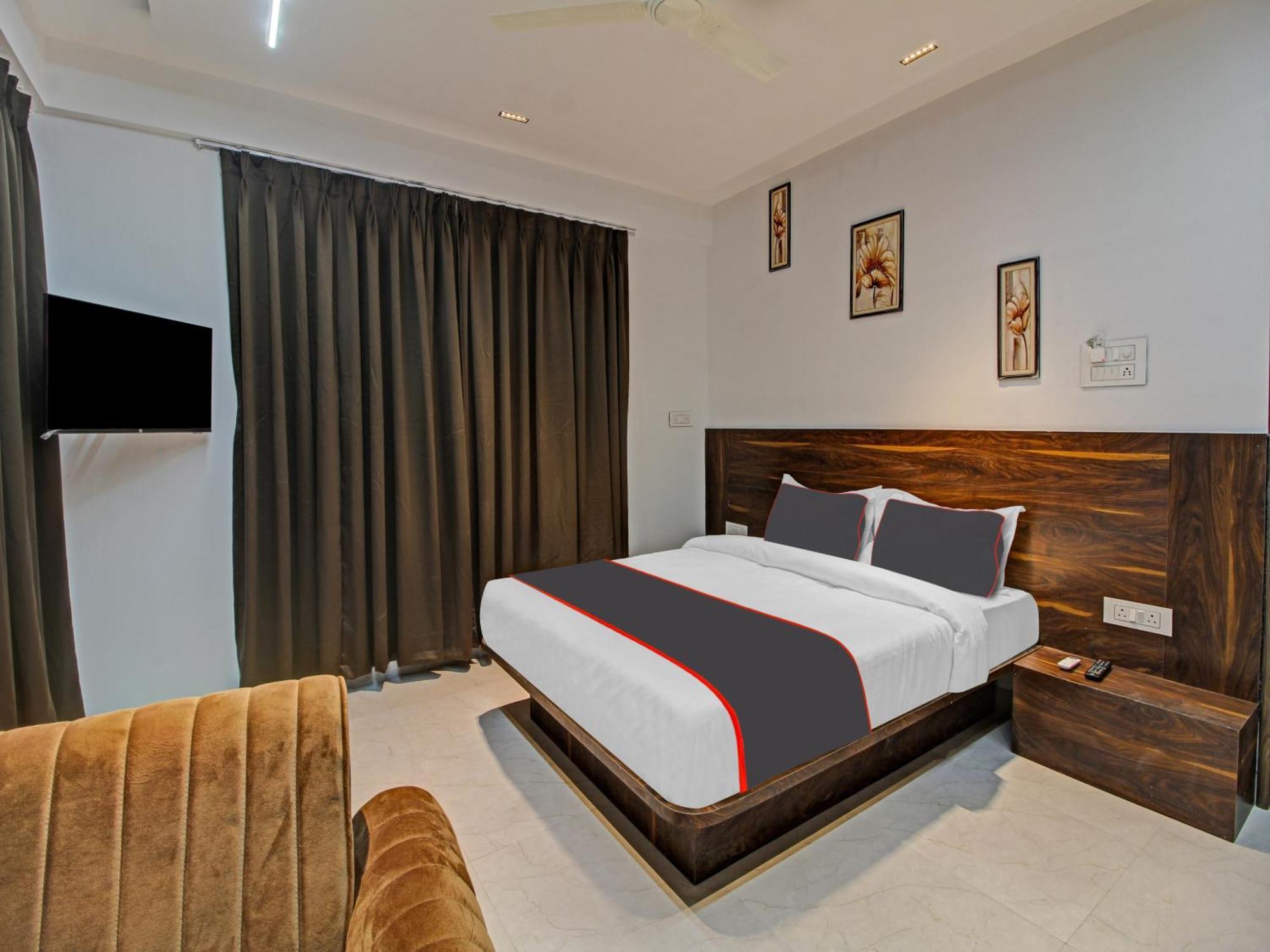 Collection O Crystal Hotel Pimpri-Chinchwad Exterior photo